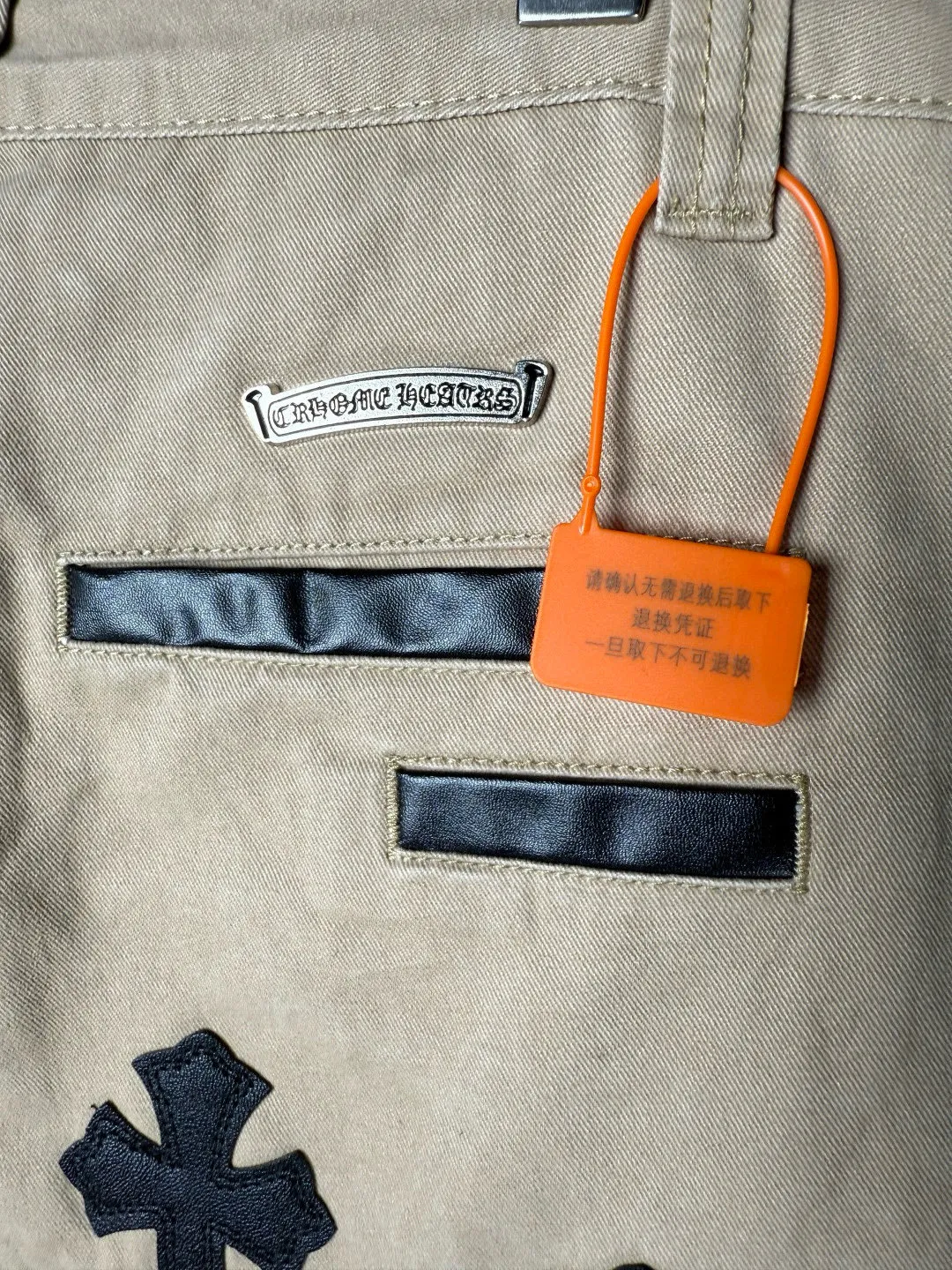 P270 💰 (Top version) Chrome Hearts CH khaki camouflage checkerboard horse hair cross patch leather jeans. Original purchased and patterned to truly restore the ultimate texture of Vintage. Italian special cowhide print and then cut. Customized sheepskin three-layer thick line leather. The whole body is spliced in heavy water washing process. Craftsmen hand-splash ink. You can see the details. Three-dimensional cutting version. Loose and comfortable. Not picky on the figure. Look tall and slim. Factory precision work. Original quality control. Same style for men and women. Can be matched with couples. Versatile recommendation. Must-have jeans for all seasons. Color: Khaki Size: 28-30-32-34 (corresponds to S-M-L-XL)